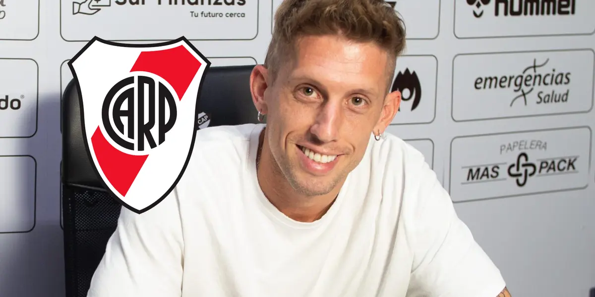 Iván Rossi firmando su contrato con Platense y a su lado, el escudo de River.