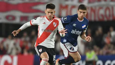 Claudio Echeverri en el partido de River Plate frente a Nacional de Montevideo.