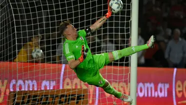 El arquero tuvo una sorprendente respuesta en el comienzo del segundo tiempo.