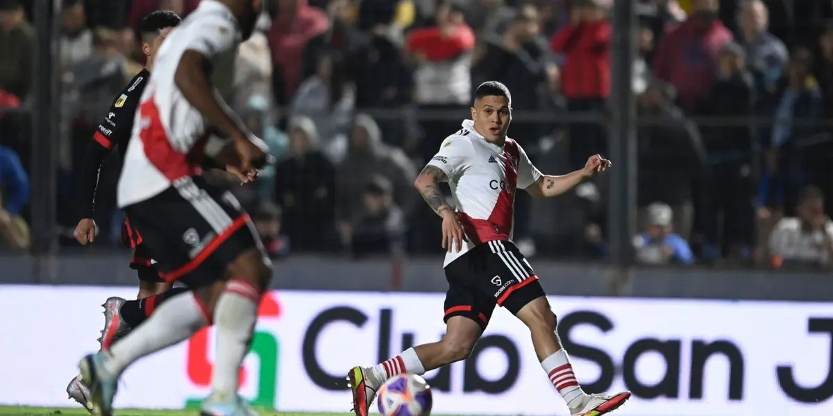 El colombiano jugó un muy buen primer tiempo en el Monumental