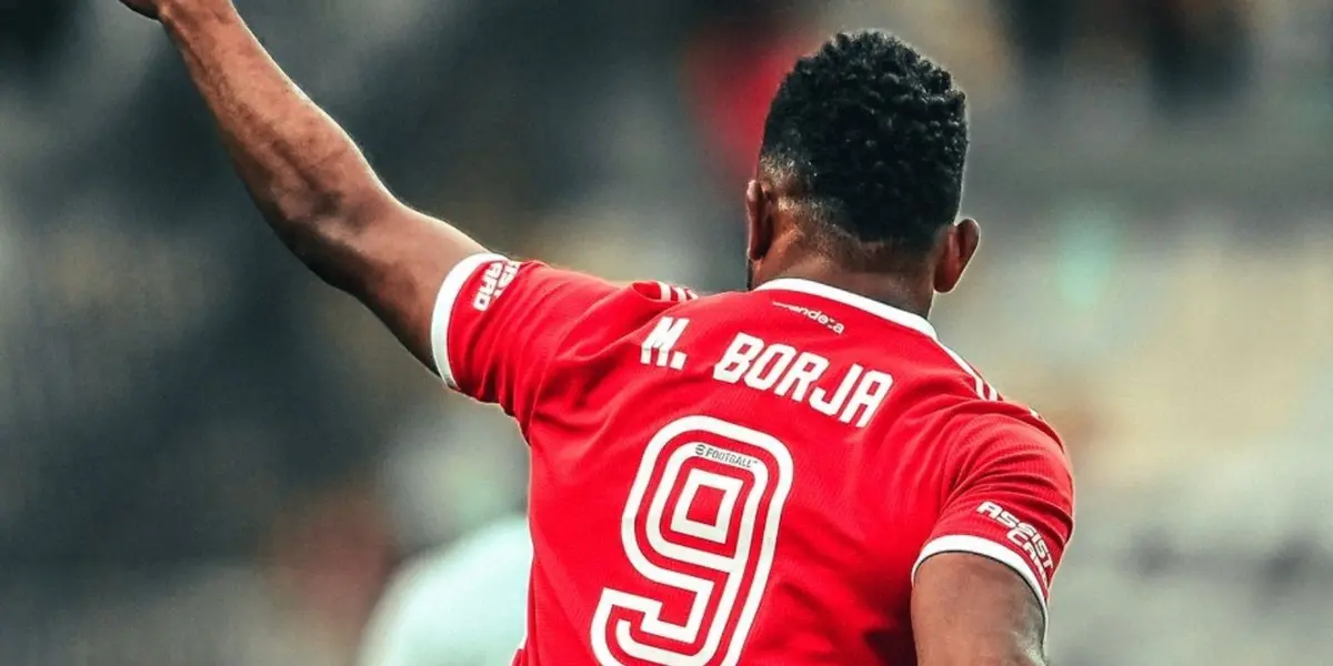 El delantero olombiano se refirió al futuro de su compatriota