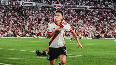 El 'Diablito' Echeverri festejando un gol de River Plate.