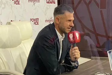 El entrenador del Millonario se fijó en el rendimiento de un futbolista del Globo