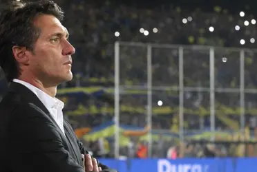 El ex entrenador del eterno rival podría regresar al fútbol argentino