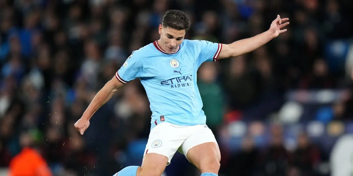 El futbolista del Millonario es seguido de cerca por un gigante inglés