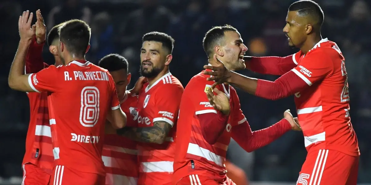 El futbolista que sigue jugando mal y piden fuera de la institución