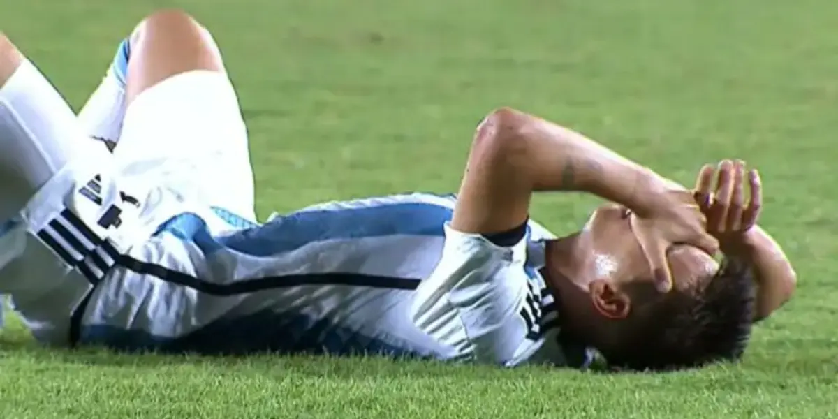 El joven futbolista tuvo que salir luego de sentir una extraña sensación