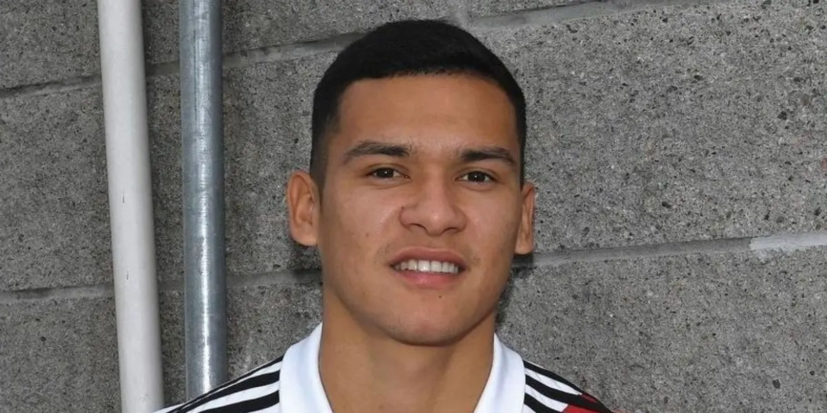 El lateral derecho es uno de los que está en duda para la próxima temporada.