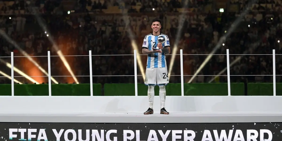 El mediocampista argentino metió cambio de look en navidad