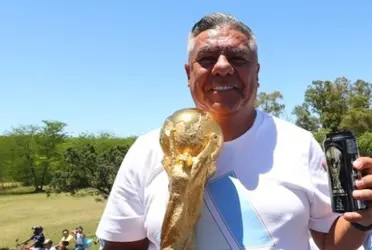 El Presidente de la AFA protagonizó una rara situación con nuestra camiseta