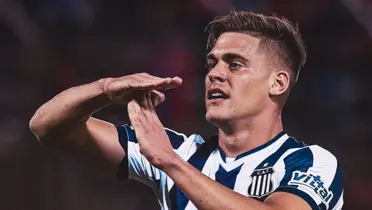 Federico Girotti festejando su gol en Talleres