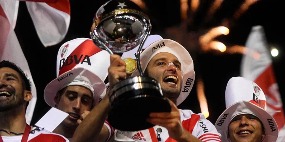 Germán Pezzella festejando su título en River