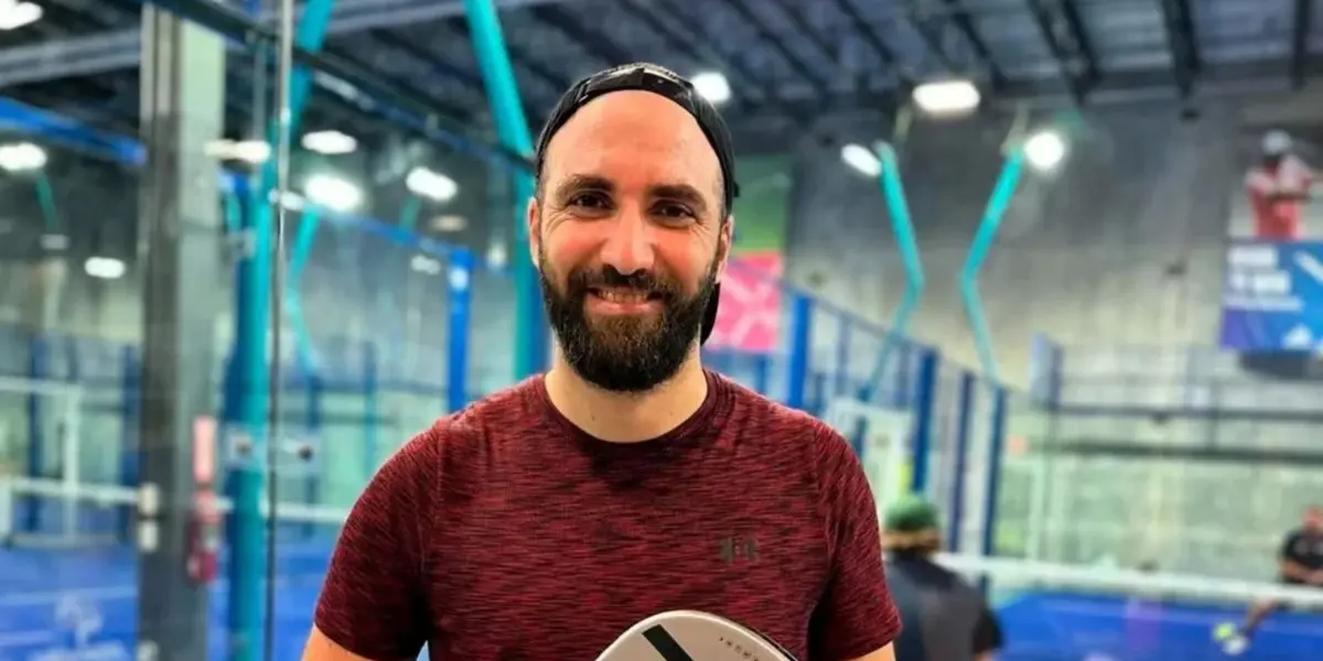Gonzalo Higuaín jugando al padel