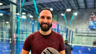 Gonzalo Higuaín jugando al padel
