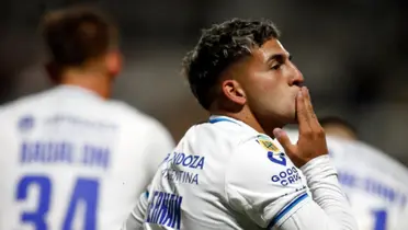 Hernán López Muñoz tirando besito en Godoy Cruz