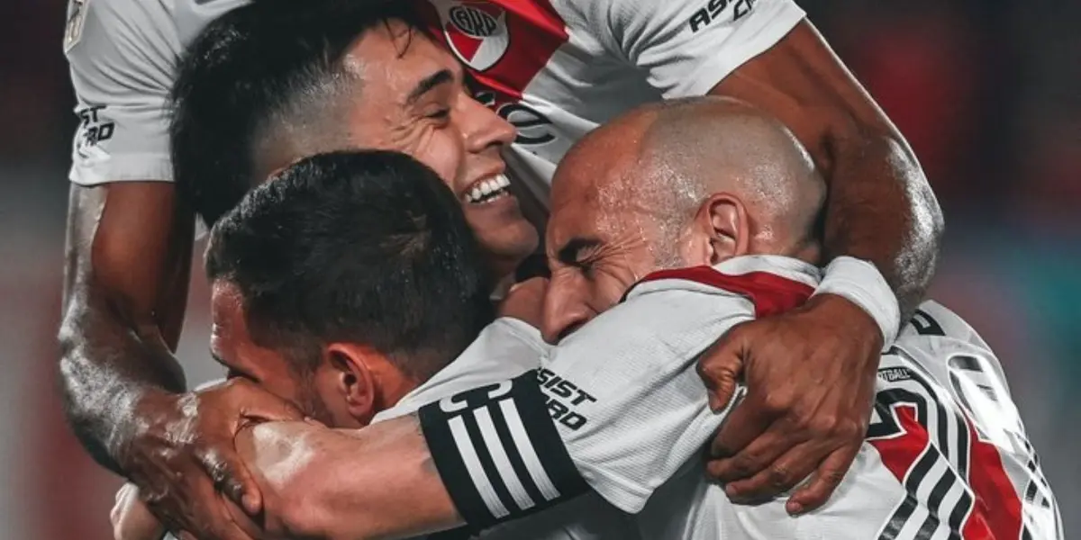 Javier Pinola iría al banco de los suplentes el próximo domingo