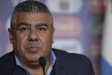 Los fanáticos del Millonario apuntaron contra el presidente de la AFA