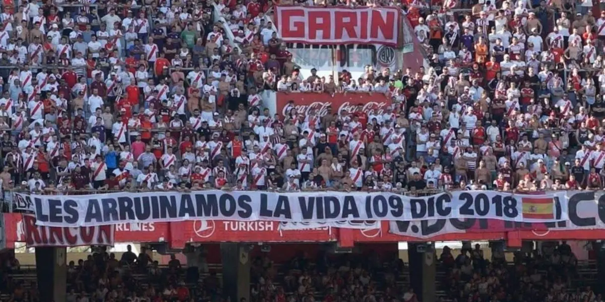 Los organismos de seguridad le sacaron las banderas a los hinchas
