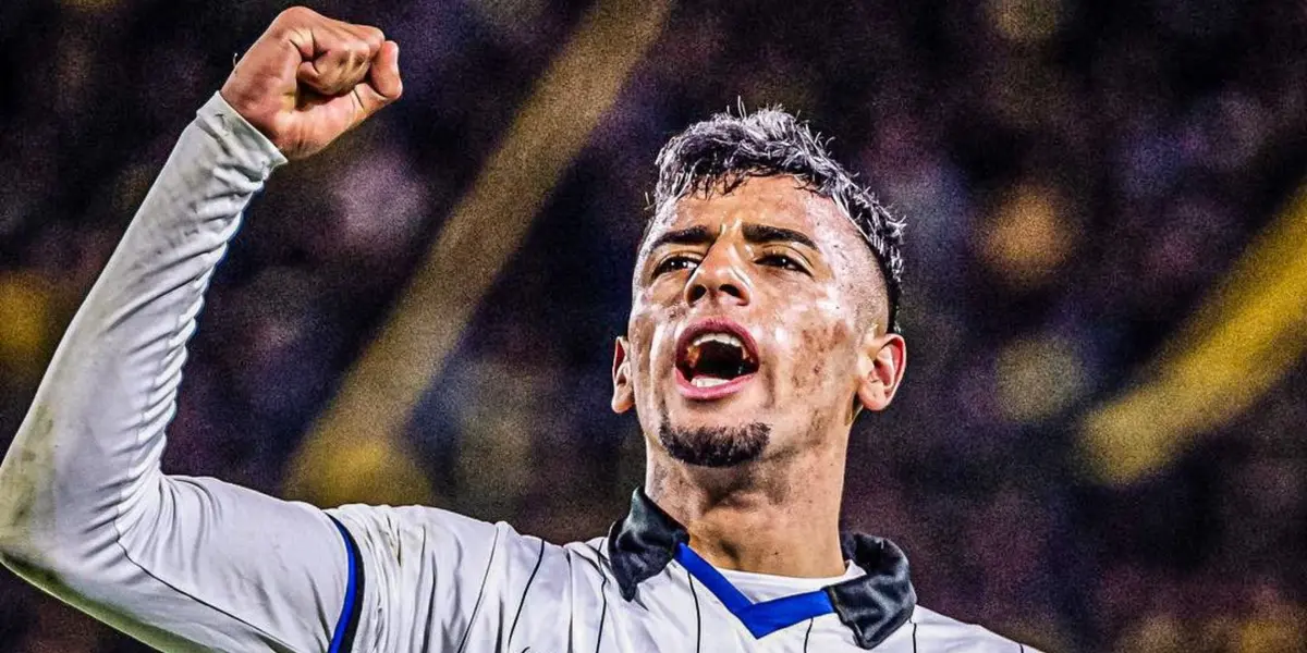 Luciano Rodríguez celebrando su gol en Liverpool