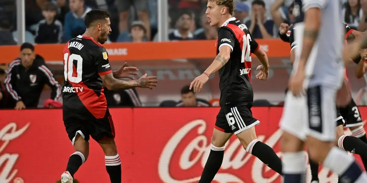 Manu Lanzini festejando un gol junto a Facundo Colidio en River Plate.