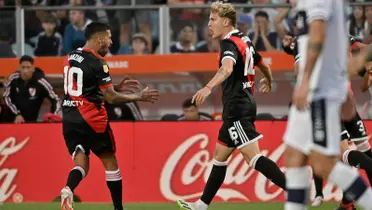 Manu Lanzini festejando un gol junto a Facundo Colidio en River Plate.