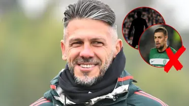 Martín Demichelis con un camperón de River y a su lado Sebastián Coates.
