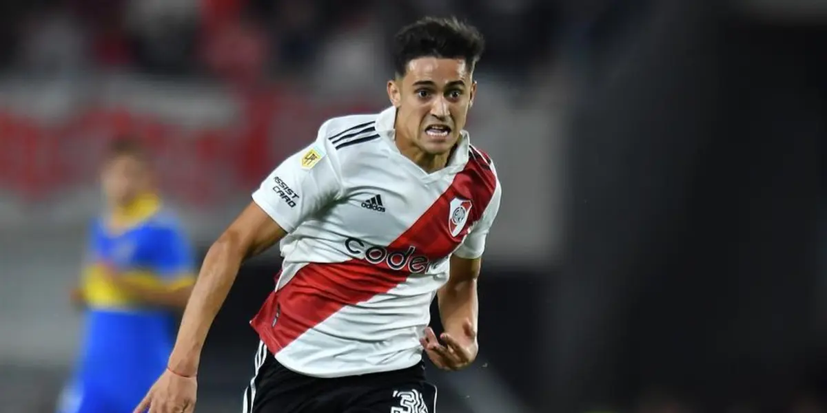 Pablo Solari vistiendo la camiseta de River Plate.