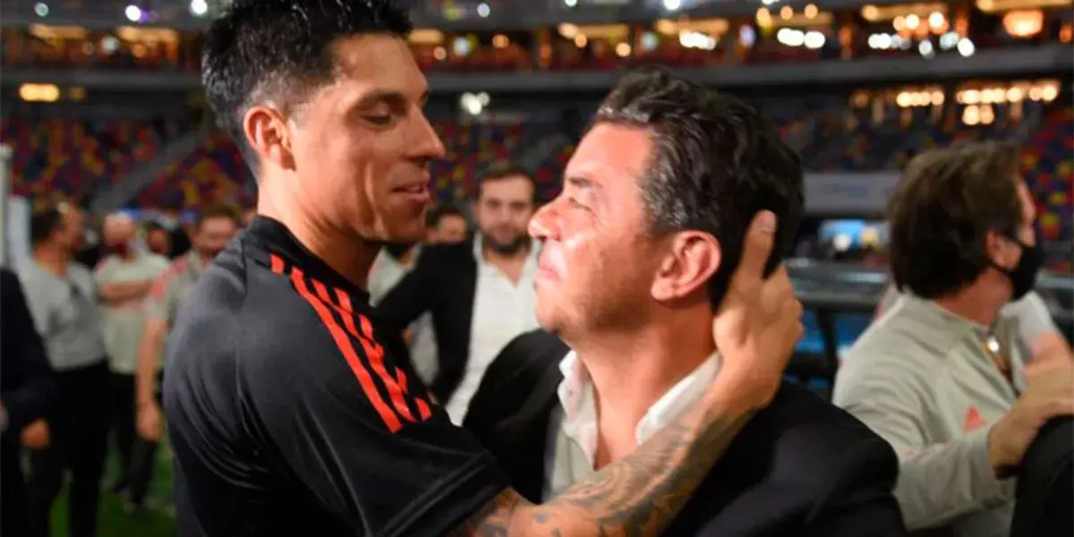 Post partido el capitán y el entrenador se dieron un fuerte abrazo