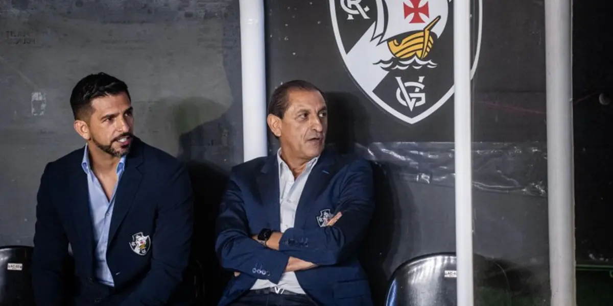 Ramón Díaz, durante su paso como entrenador en Vasco da Gama, junto a su hijo Emiliano Díaz.