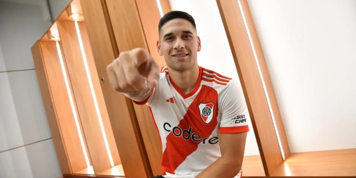 Rodrigo Villagra con la camiseta de River Plate.