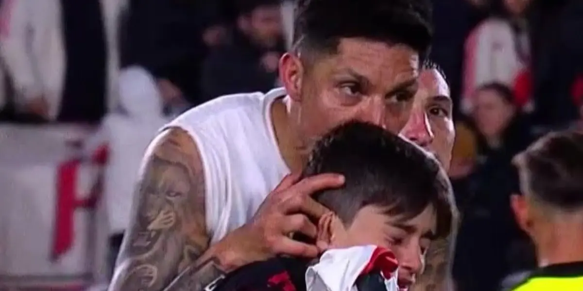 Un fanático del Millonario invadió el campo de juego para cumplir su sueño